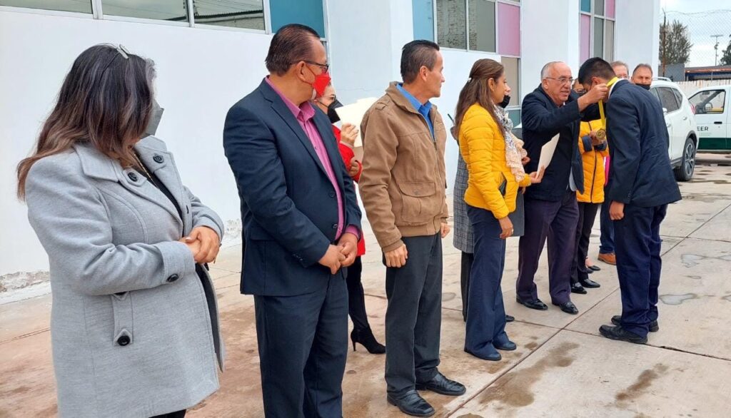 RECIBEN ESTUDIANTES DEL SEER MEDALLAS DE LA XXXII OLIMPIADA DE BIOLOGÍA DE LA UASLP