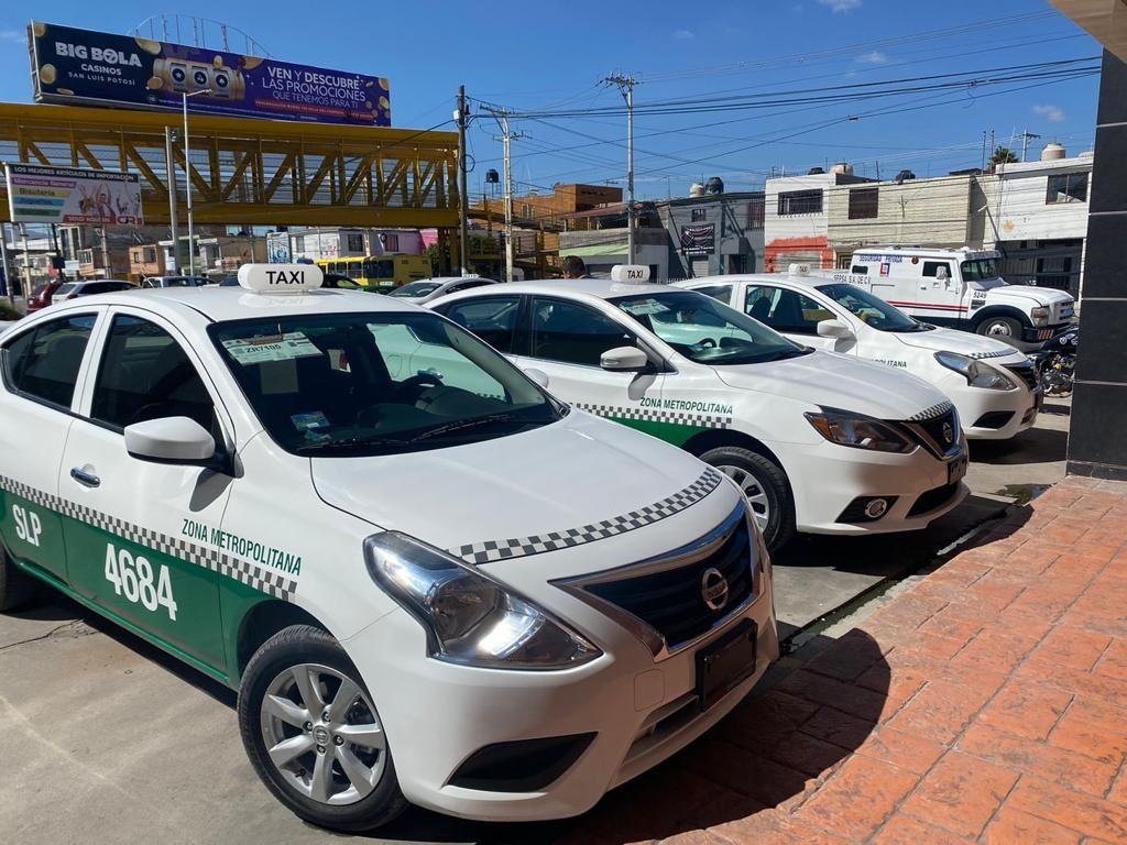 AUTORIZA GOBIERNO DEL CAMBIO PRIMEROS CRÉDITOS A TAXISTAS PARA RENOVACIÓN DE UNIDADES