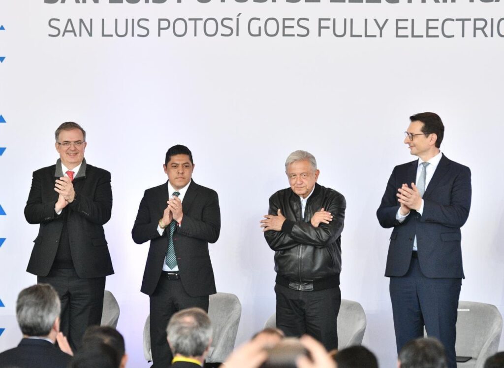 GOBERNADOR RICARDO GALLARDO HIZO BUEN TRABAJO PROMOVIENDO LA INVERSIÓN DE BMW: AMLO