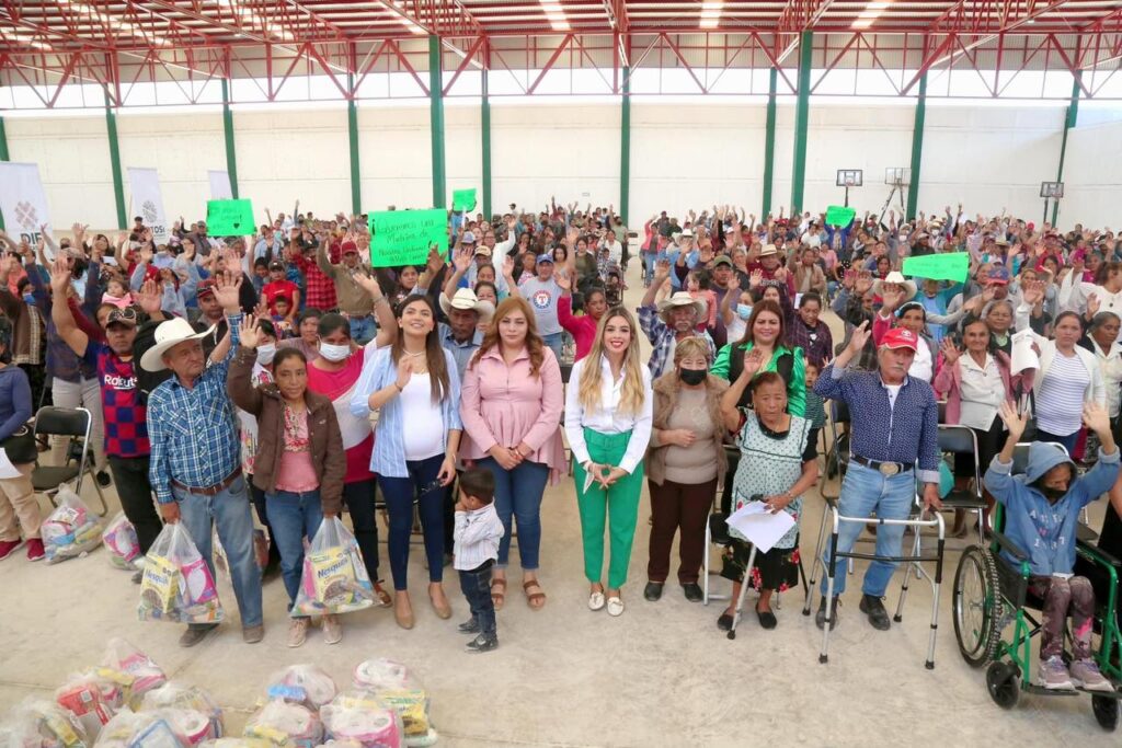 RECIBEN HABITANTES DE ARMADILLO DE LOS INFANTE APOYOS DEL DIF ESTATAL