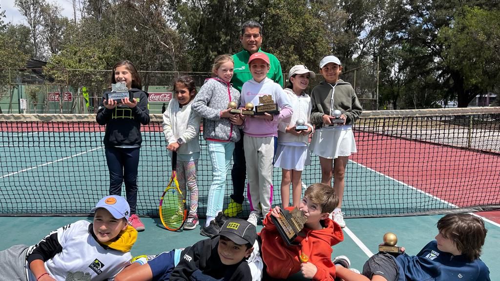 GRAN AMBIENTE EN PREMIACIÓN DE TORNEO DE TENIS EN EL TANGAMANGA I