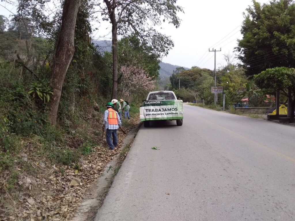 GOBIERO DEL CAMBIO MANTIENE MÚLTIPLES ATENCIONES EN CAMINOS Y CARRETERAS ESTATALES