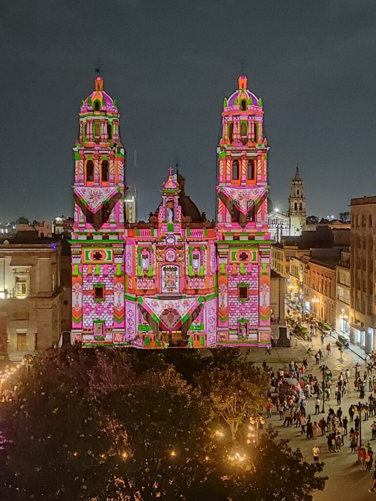 INICIÓ LA FIESTA DE LUZ 2023 SOBRE LA FACHADA DE LA CATEDRAL METROPOLITANA