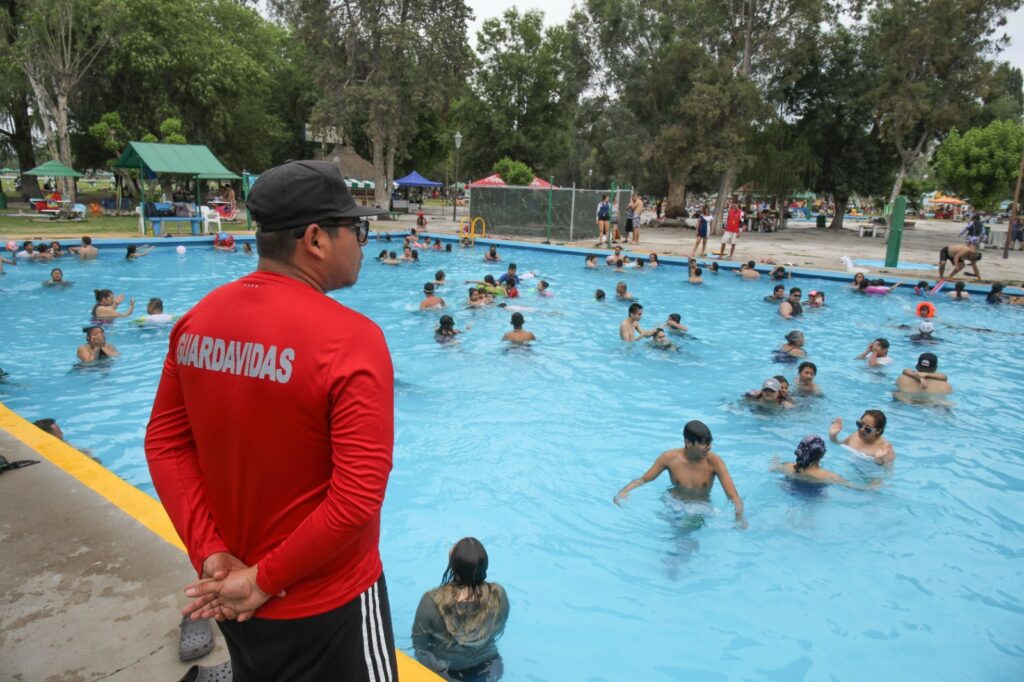 RECIBE CON ÉXITO REMODELADO BALNEARIO GOGORRÓN A MILES DE VISITANTES, LOCALES, NACIONALES Y EXTRANJEROS