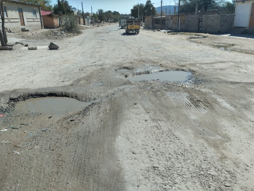 GOBIERNO DEL CAMBIO ARRANCARÁ REHABILITACIÓN DEL CAMINO BLEDOS-CARRANCO