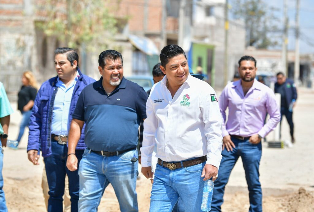 SUPERVISA GOBERNADOR RICARDO GALLARDO OBRA DE REHABILITACIÓN DEL CAMINO REAL A SALTILLO