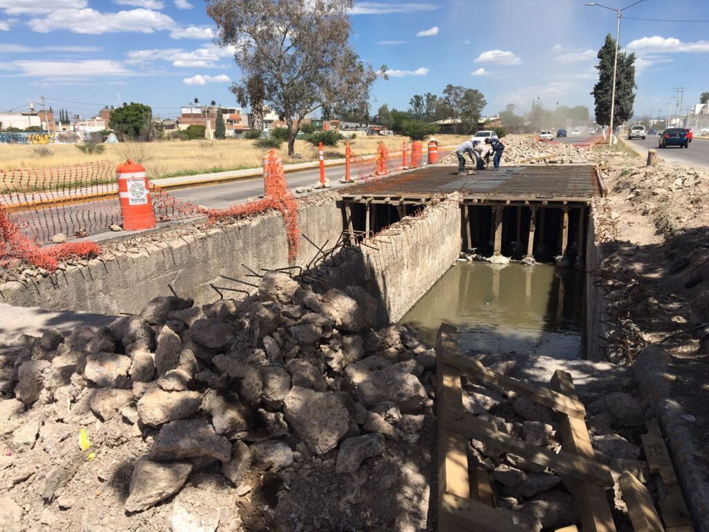 CONSTRUYE SEDUVOP COLECTOR PLUVIAL EN BULEVAR RÍO ESPAÑITA