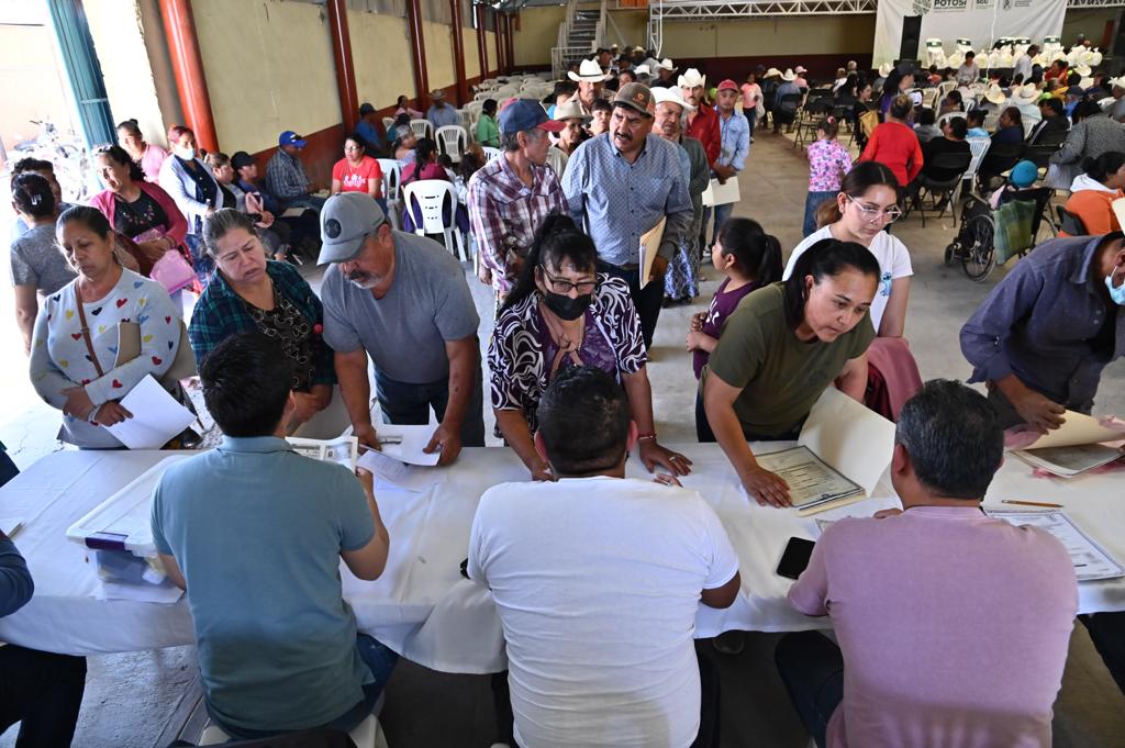 RECONOCEN HABITANTES DE SALINAS SERVICIO EN UNIDAD MÓVIL DEL REGISTRO CIVIL