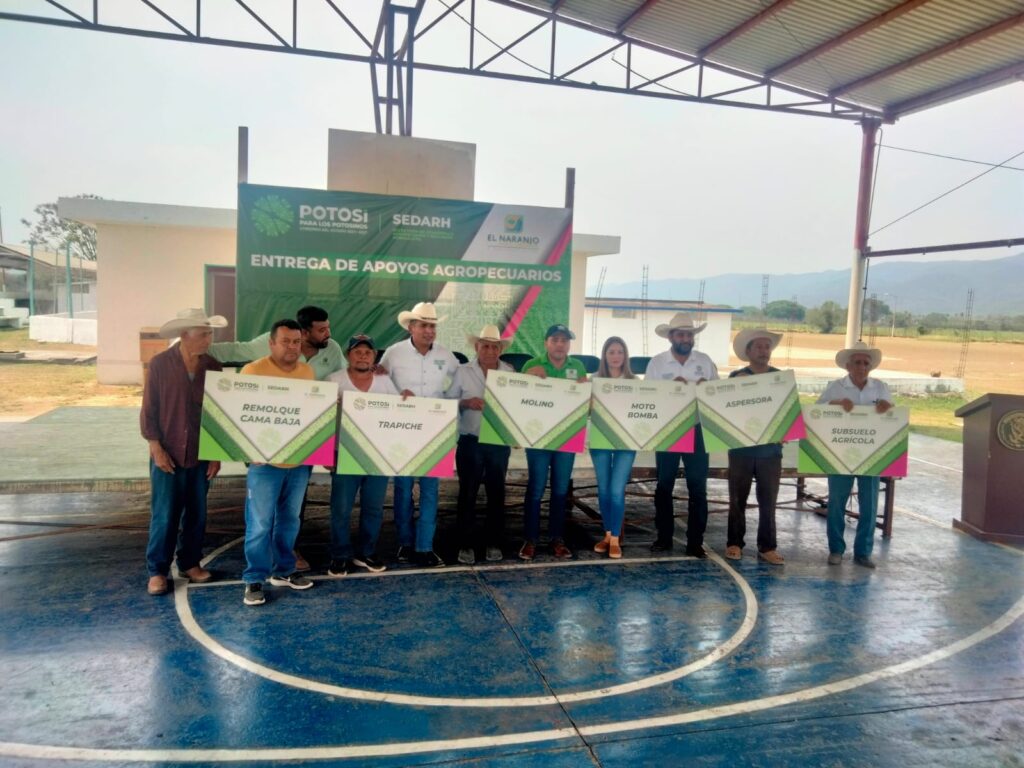 GOBIERNO DEL CAMBIO ENTREGÓ MÁS EQUIPO AGRÍCOLA A PRODUCTORES