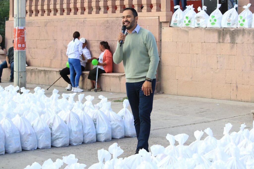 ENTREGA SEDESORE BECAS ALIMENTARIAS A FAVOR DE LAS Y LOS CAPITALINOS