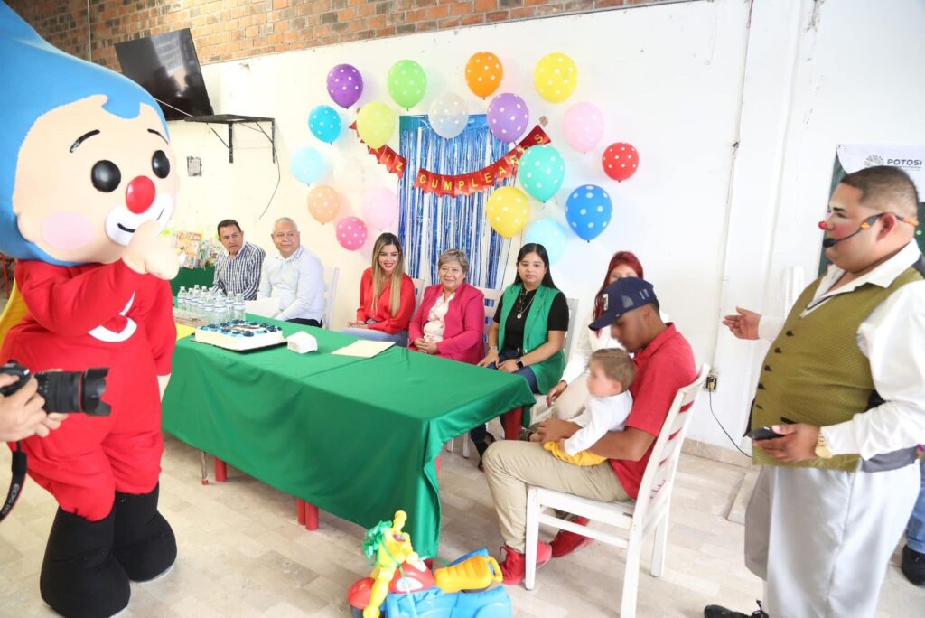 DIF ESTATAL LLEVA ALEGRÍA Y CELEBRA CUMPLEAÑOS A MENOR EN PENAL