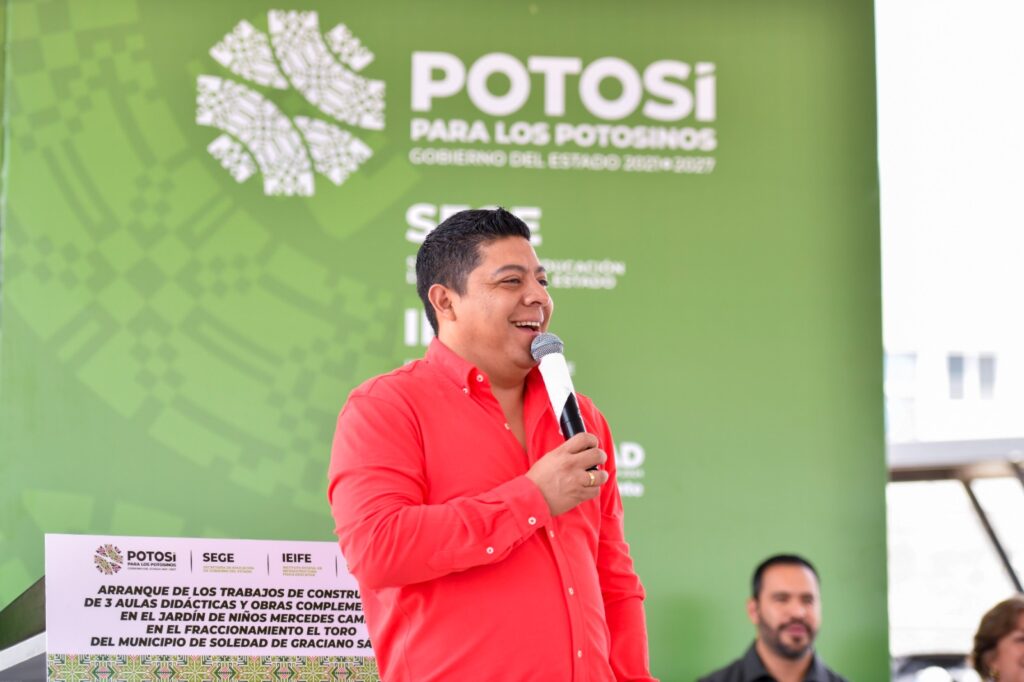 GALLARDO TRABAJA POR LA NIÑEZ, RECONOCEN DOCENTES Y MADRES DE FAMILIA