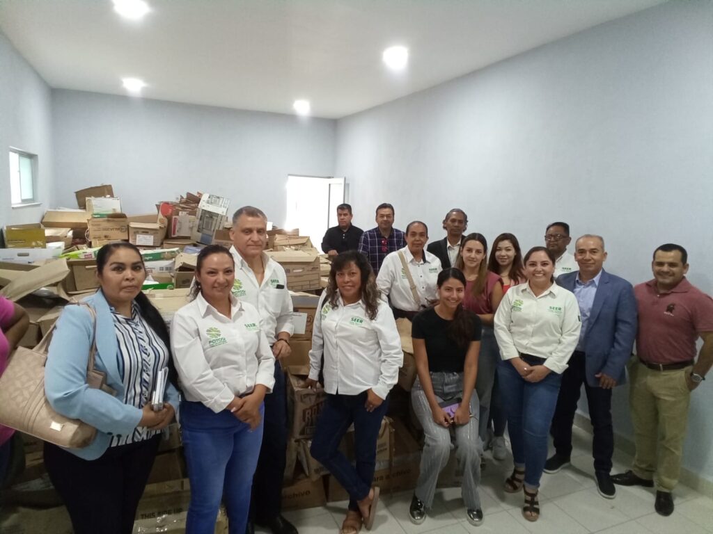 GOBIERNO ESTATAL DONÓ PAPEL RECICLADO PARA FABRICAR NUEVOS LIBROS