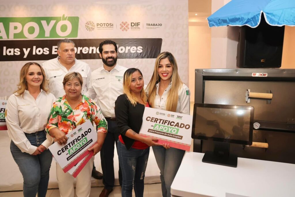 GOBIERNO ESTATAL ENTREGA MAQUINARIA Y HERRAMIENTAS EN APOYO AL AUTOEMPLEO