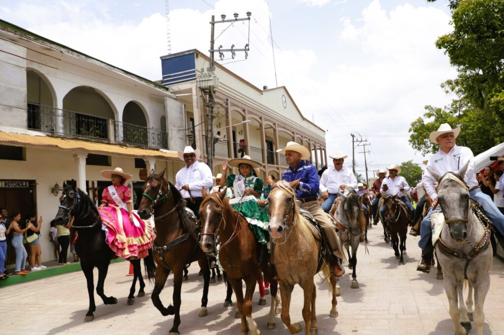 CONSOLIDA GOBIERNO ESTATAL EL TRADICIONAL “PASEO A CABALLO” DE AQUISMÓN