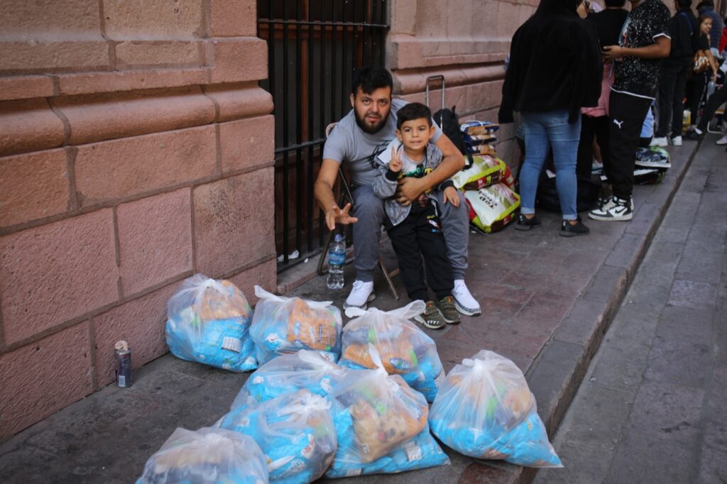 UN ÉXITO, INTERCAMBIO DE CROQUETAS POR BOLETOS PARA EL PALENQUE IMPULSADO POR RICARDO GALLARDO