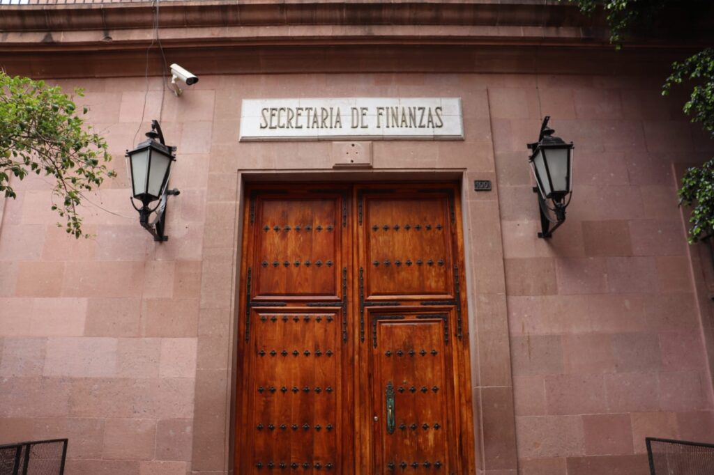 FITCH RATINGS RECONOCE SOLIDEZ EN SISTEMA FINANCIERO DEL ESTADO