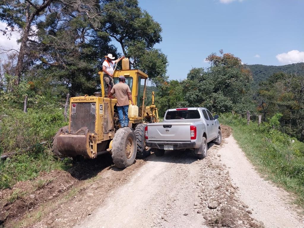 GOBIERNO REALIZA ACCIONES DE CONSERVACIÓN EN CAMINOS DE LA HUASTECA 