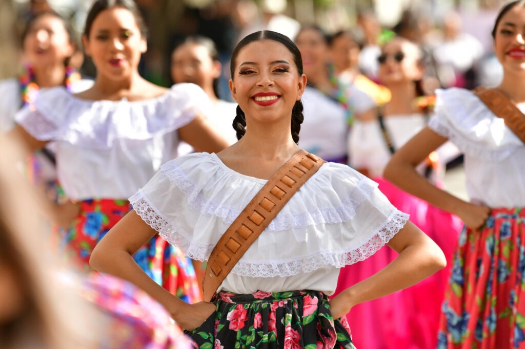 UN ÉXITO DESFILE CONMEMORATIVO AL 113 ANIVERSARIO DE LA REVOLUCIÓN 