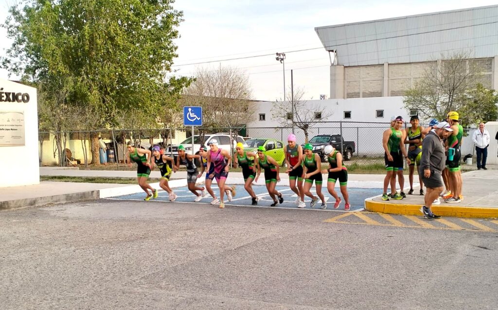 SAN LUIS POTOSÍ RECIBE A ATLETAS DEL PAÍS POR MACRO REGIONAL DE TRIATLÓN 